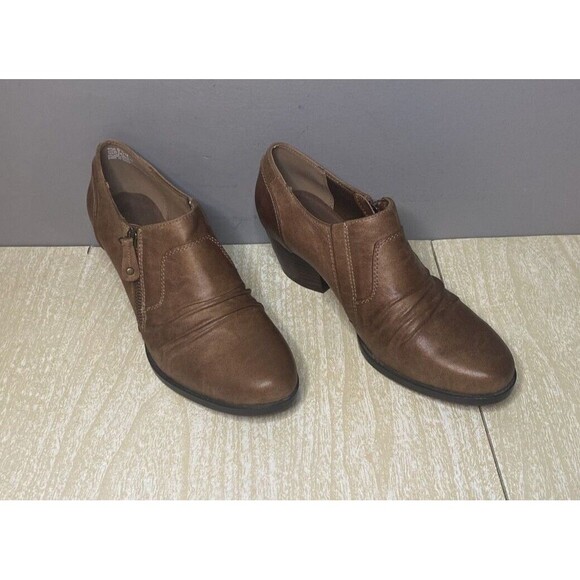 BareTraps Women's Rylie Size 9.5 Brown Slip On 2.5" Block Heel Ankle Booties - Picture 3 of 8